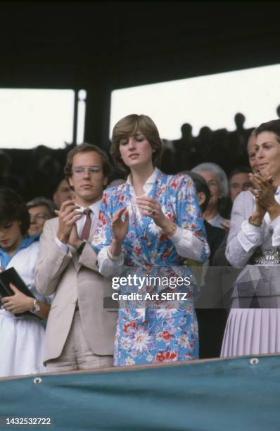 Lady Diana assistant au tournoi de Wimbledon, dans les années 1980, à Londres.