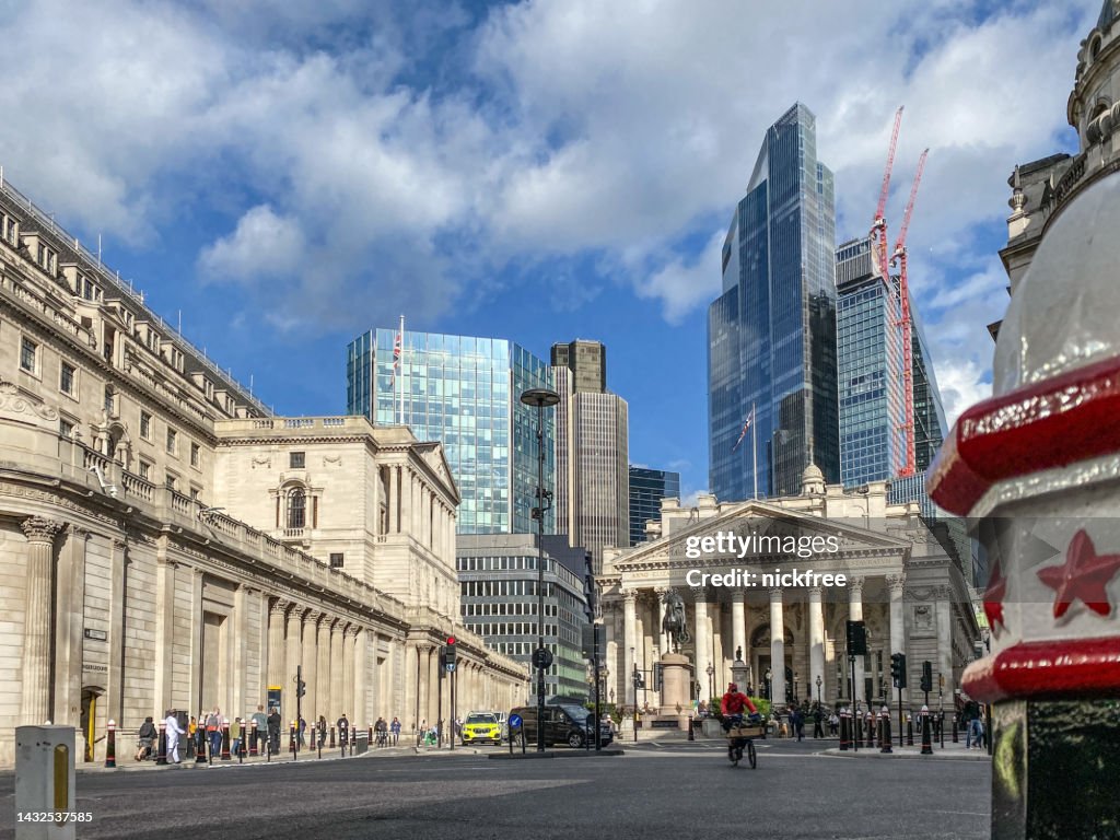 Threadneedle London Bank Of England View On Threadneedle Street London High-Res Stock Photo ...