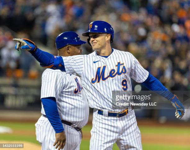 New York Mets Brandon Nimmo pointing to the dugout after hitting an RBI single to put the Mets up one run in the bottom of the 4th inning against the...