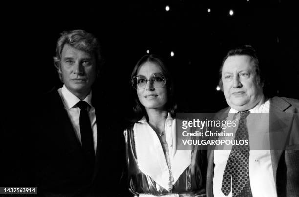 Johnny Hallyday, Raymond Devos et Nana Mouskouri lors du congrès de la maison de disques 'Phonogram' au Pavillon Gabriel à Paris le 2 septembre 1982