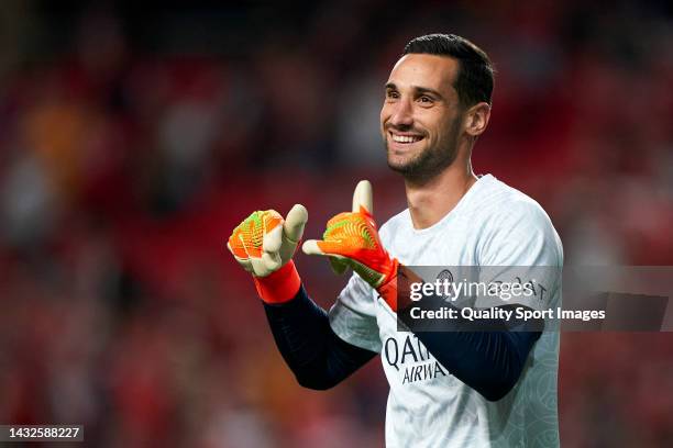 Sergio Rico of Paris Saint-Germain FC shows appreciation to the fans before the UEFA Champions League group H match between SL Benfica and Paris...