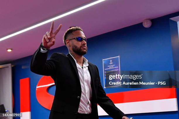 Neymar Jr of Paris Saint-Germain arrives to the stadium for the UEFA Champions League group H match between Paris Saint-Germain and SL Benfica at...