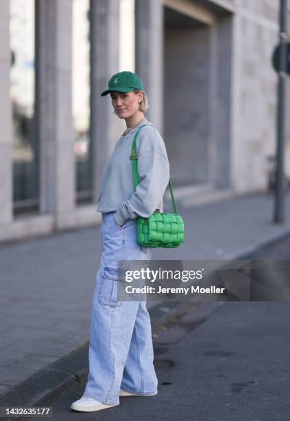 Victoria Thomas seen wearing a Bottega Veneta green cassette leather bag, Autry x Anita Hass sneaker, Frankie Shop pants, a hernameis sweater and a...