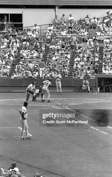 American baseball player Barry Bonds , of the San Francisco Giants, prepares to swing at a pitch during a game at Shea Stadium, in Queens' Corona...