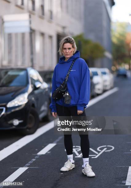 Victoria Thomas seen wearing a Balenciaga le cagole black leather bag, New Balance x Rich Paul 550 sneaker, hernameis socks, Lululemon leggings and a...