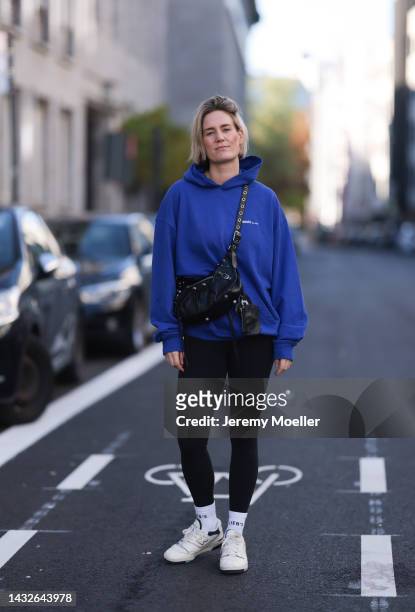 Victoria Thomas seen wearing a Balenciaga le cagole black leather bag, New Balance x Rich Paul 550 sneaker, hernameis socks, Lululemon leggings and a...