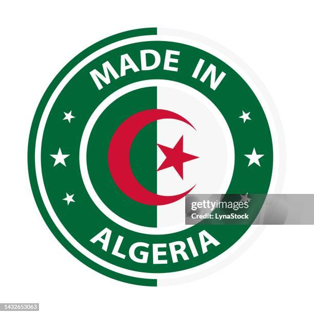 hergestellt in algerien abzeichen vektor. aufkleber mit sternen und nationalflagge. unterschreiben sie isoliert auf weißem hintergrund. - algeria business stock-grafiken, -clipart, -cartoons und -symbole