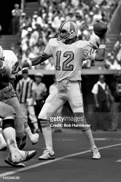 Quarterback Ken Stabler of the Houston Oilers throws a pass against the Pittsburgh Steelers on September 7 at Three Rivers Stadium in Pittsburgh,...