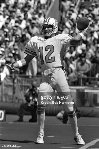 Quarterback Ken Stabler of the Houston Oilers throws a pass against the Pittsburgh Steelers on September 7 at Three Rivers Stadium in Pittsburgh,...