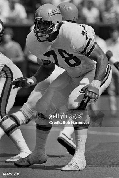 Offensive tackle Anthony Munoz of the Cincinnati Bengals defends during the game against the Pittsburgh Steelers on September 21 at Riverfront...