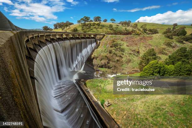 presa de carcoar en nueva gales del sur - energía hidroeléctrica fotografías e imágenes de stock