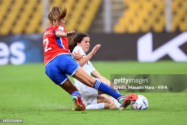 Anaís Almendra Cifuentes San Juan of Chile and Kiara Bercelli of New Zealand compete for the ball during the FIFA U-17 Women's World Cup 2022 Chile v...