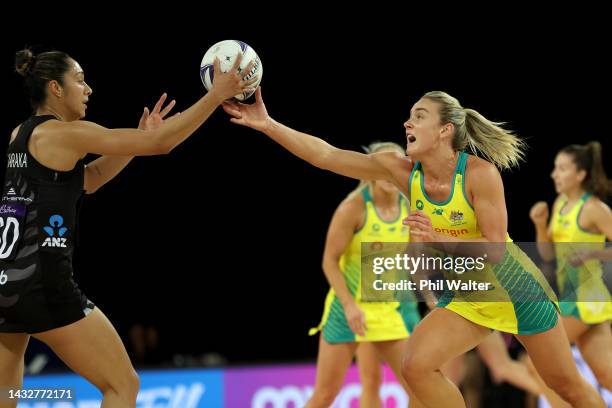 Liz Watson of the Australian Diamonds and Phoneix Karaka of the Silver Ferns ( contest the ball during the Constellation Cup netball match between...