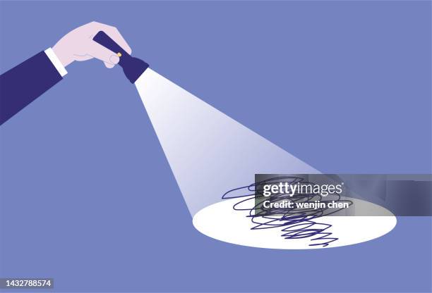 ideen mit einer taschenlampe ansehen - taschenlampe stock-grafiken, -clipart, -cartoons und -symbole