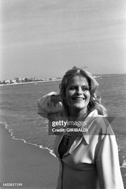 Actrice allemande Karin Schubert sur la lage pendant le Festival de Cannes le 22 mai 1973