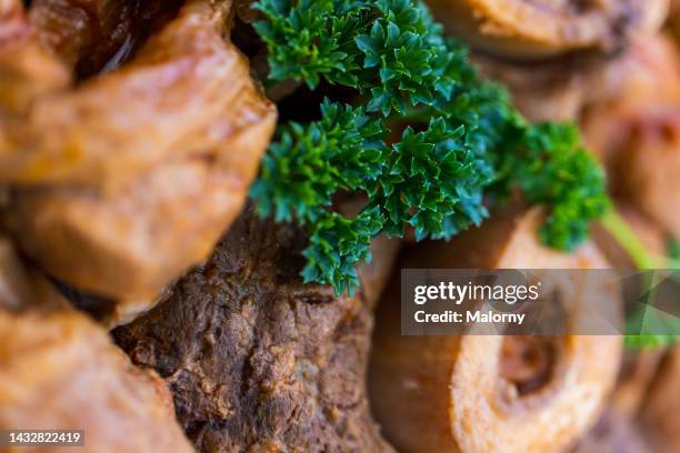 ossobuco. close-up of meat and garnish on a plate. italian cuisine. - osso bucco stock-fotos und bilder