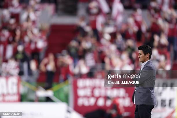 Head coach Takayuki YOSHIDA of Vissel Kobe looks on during the J.LEAGUE Meiji Yasuda J1 27th Sec. Match between Vissel Kobe and Shonan Bellmare at...