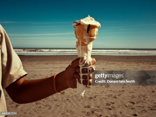 melt - sciogliere foto e immagini stock