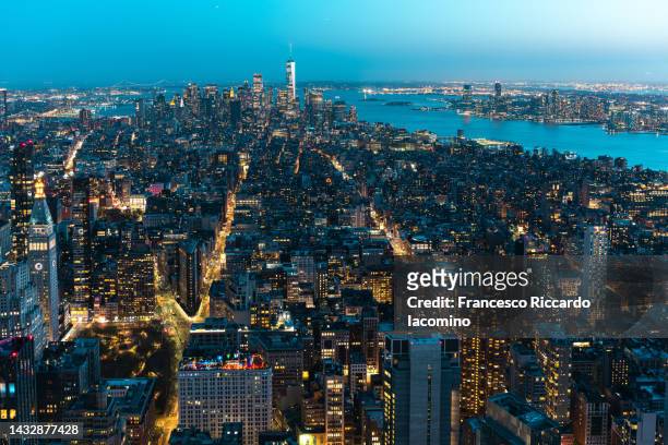 bird's eye view over manhattan at night. new york city, usa - above central park stockfoto's en -beelden