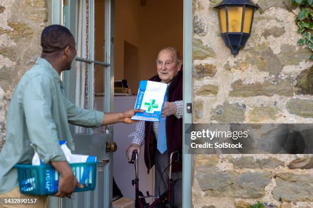 local community pharmacy delivery - supermarket delivery stock pictures, royalty-free photos & images