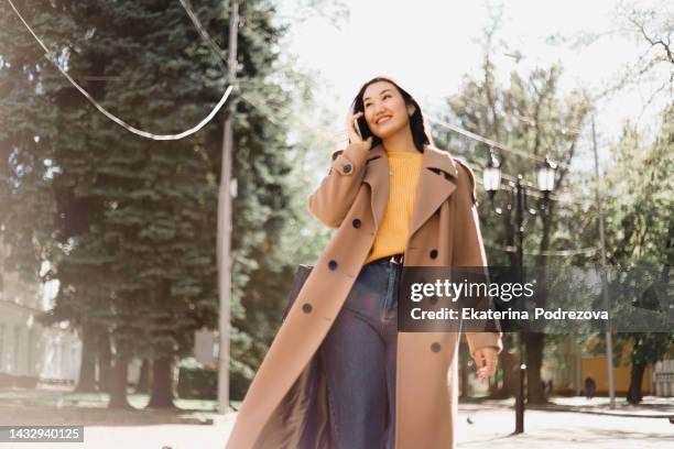 the girl is interacting with a mobile phone - rim light portrait stock pictures, royalty-free photos & images