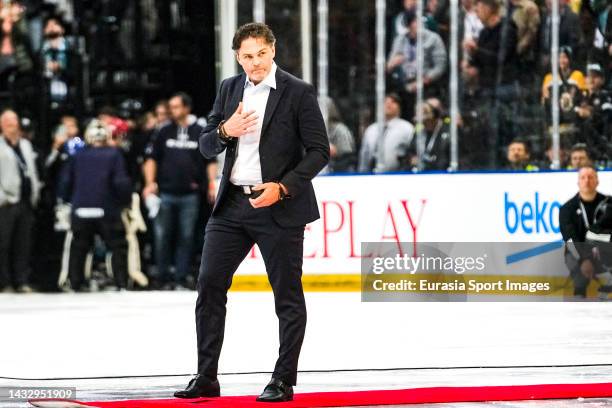 Jaromir Jagr reach the center of the rink for the puck drop during the 2022 NHL Global Series Challenge Czech Republic match between Nashville...