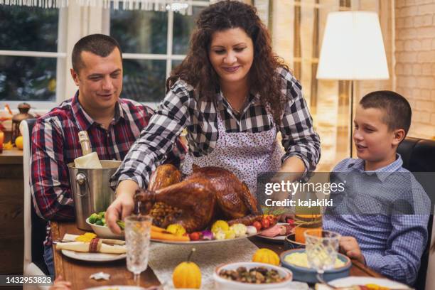 serving stuffed turkey for thanksgiving day - stuffed turkey stock pictures, royalty-free photos & images