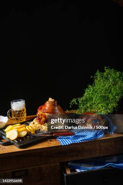 close-up of food on table against black background - chispes - fotografias e filmes do acervo
