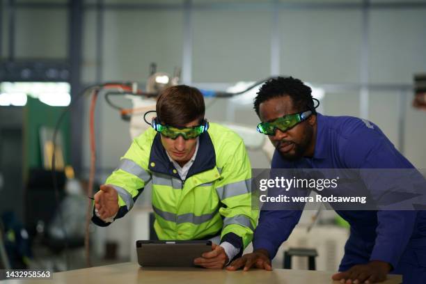Visual Systems Engineer 232 Visual Design System Stock Photos, High-Res Pictures, and Images ...