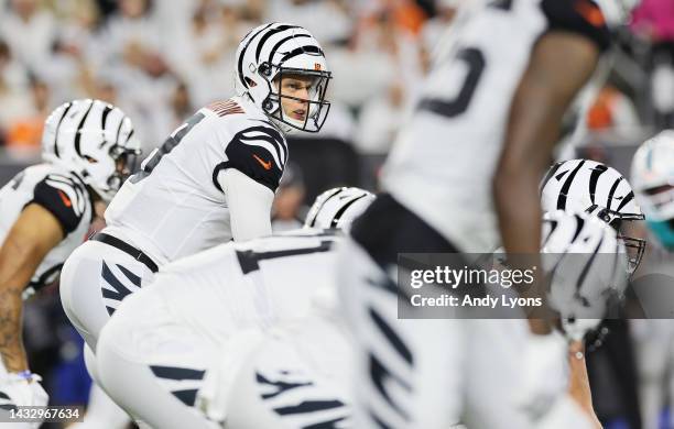 Joe Burrow of the Cincinnati Bengals against the Miami Dolphins at Paycor Stadium on September 29, 2022 in Cincinnati, Ohio.