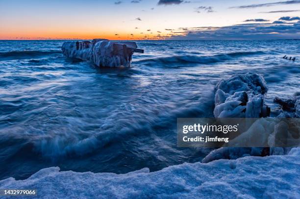 lake ontario and fifty point beach in winter at dawn, grimsby, canada - lake ontario stock pictures, royalty-free photos & images