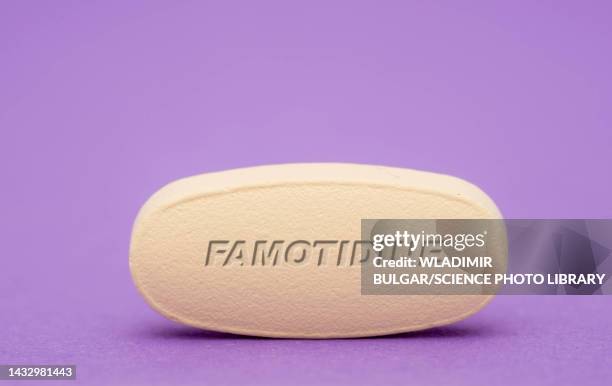 famotidine pill, conceptual image - famotidine stockfoto's en -beelden