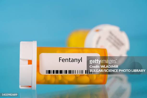 fentanyl pill bottle, conceptual image - opioids stock-fotos und bilder