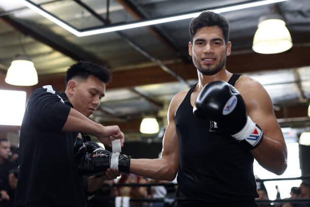 Zurdo Ramirez works out with trainer Julian Chua during a media workout on October 11, 2022 in North Hollywood, California.
