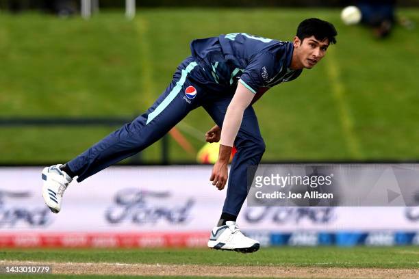 Mohammad Hasnain of Pakistan bowls during game six of the T20 International series between Bangladesh and Pakistan at Hagley Oval on October 13, 2022...
