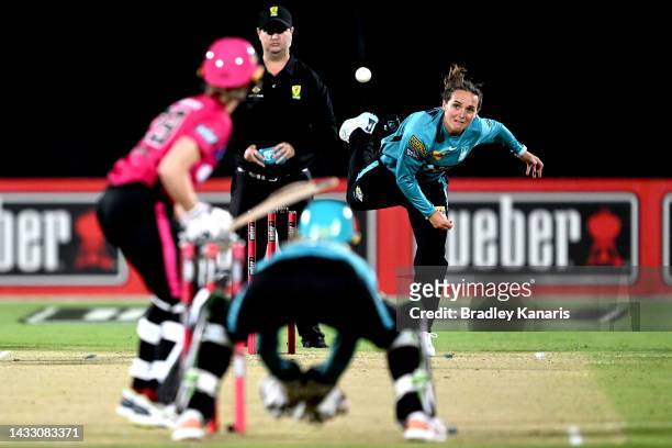 Amelia Kerr of the Heat bowls during the Women's Big Bash League match between the Brisbane Heat and the Sydney Sixers at Great Barrier Reef Arena,...