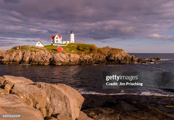 cape neddick nubble lighthouse - nubble cove stock pictures, royalty-free photos & images