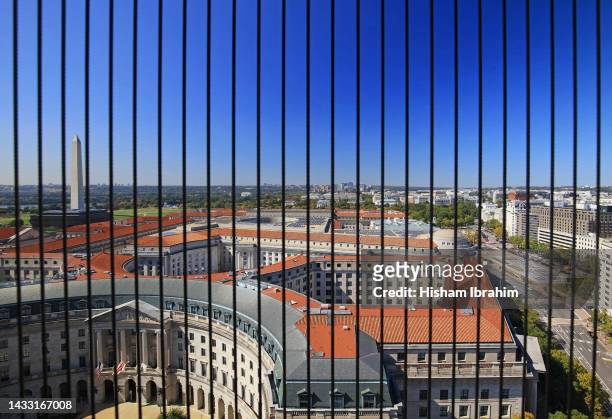 elevated view of the national mall, the washington monument, freedom plaza, and the irs headquarters building - washington dc. - smithsonian institution stock-fotos und bilder