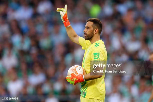 Claudio Bravo of Real Betis reacts during the UEFA Europa League group C match between Real Betis and AS Roma at Estadio Benito Villamarin on October...