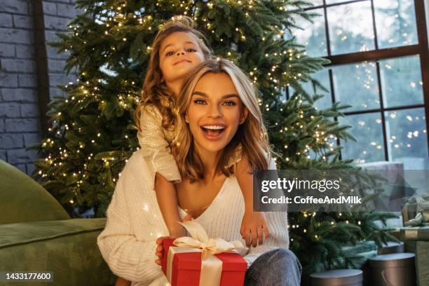 happy mother with baby child in christmas atmosphere - sparkle children stock pictures, royalty-free photos & images