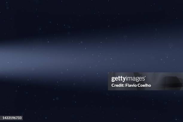 blue light beam background - spotlight filme stock-fotos und bilder