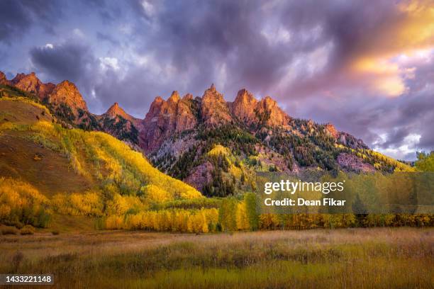 sunrise at maroon bells - colorado landscape stock pictures, royalty-free photos & images