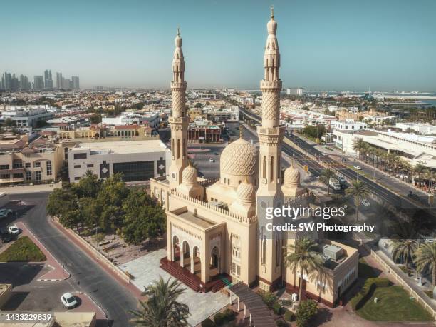 drone photo of the jumeirah mosque in dubai - dubai mosque stock pictures, royalty-free photos & images
