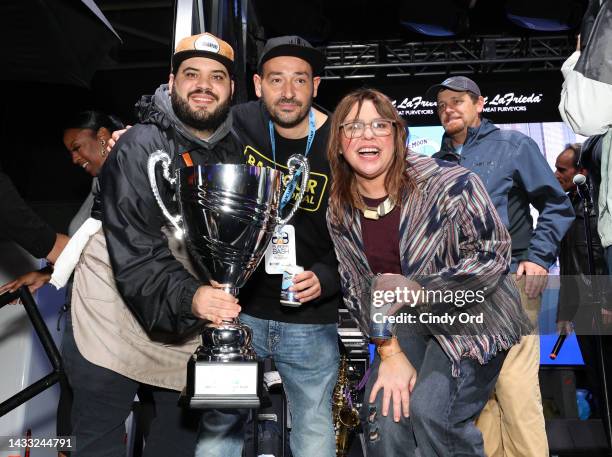 Peoples Choice Awrd Winner: Source Urban Brewery and Rachael Ray attend Blue Moon Burger Bash presented by Pat LaFrieda Meats and hosted by Rachael...