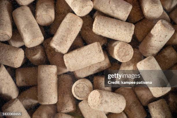 wine corks - weinkorken stock-fotos und bilder