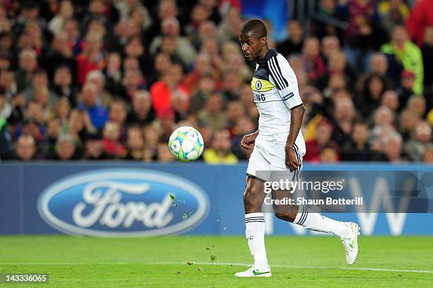 Ramires of Chelsea scores their first goal during the UEFA Champions League Semi Final, second leg match between FC Barcelona and Chelsea FC at Camp...