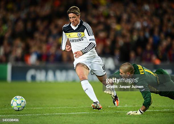 Fernando Torres of Chelsea passes by goalkeeper Victor Valdes of Barcelona to score the equalizing goal during the UEFA Champions League Semi Final...