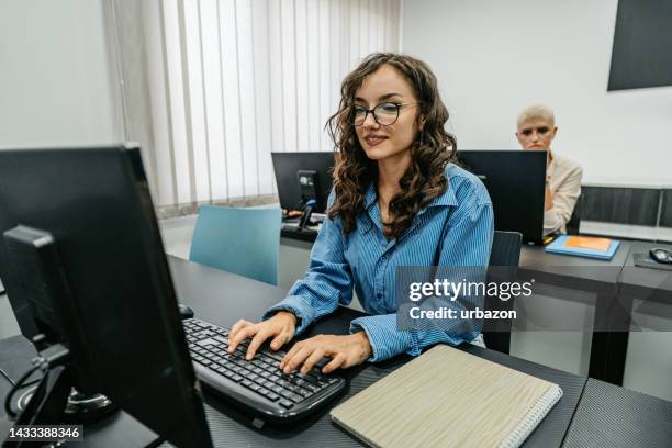 Female Computer Lab Computer Lab Innovation Photos and Premium High Res Pictures - Getty Images