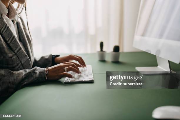 woman typing and using mice - article stock pictures, royalty-free photos & images