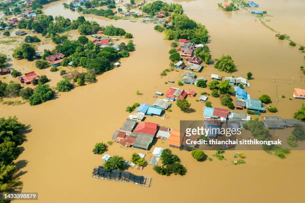 natural diaster and flooding. - naturkatastrophe stock-fotos und bilder
